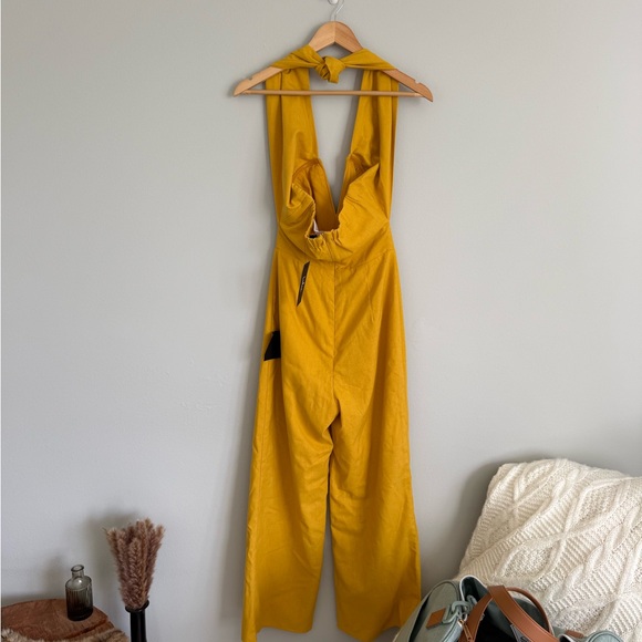 NWT Lulu's Golden Cotton Linen Blend Halter Jumpsuit - Picture 4 of 8